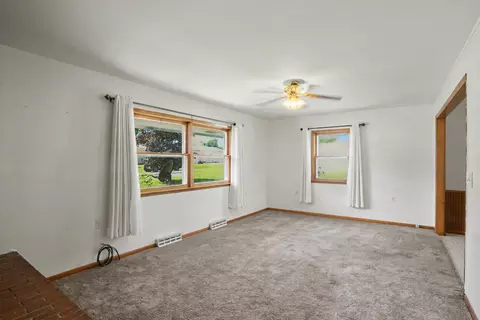 Living - 407 W Proctor St, Sturgeon, MO 65284 photo 2 of 2