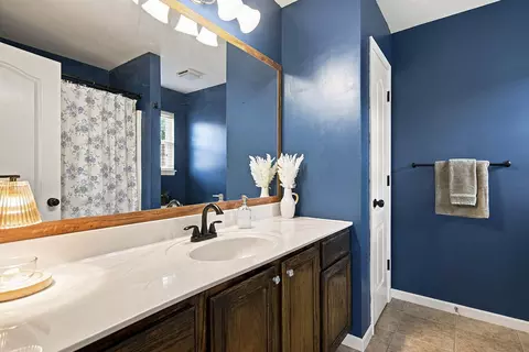 Bath - 5308 Silver Mill Dr, Columbia, MO 65202 photo 2 of 2
