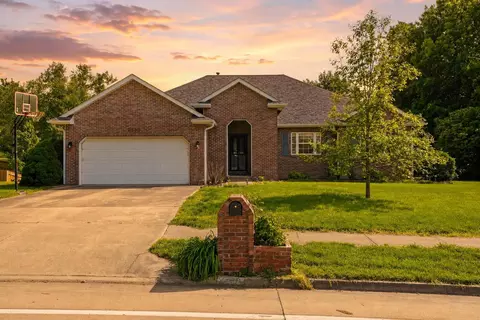 3806 Grant Ln, Columbia, MO 65203