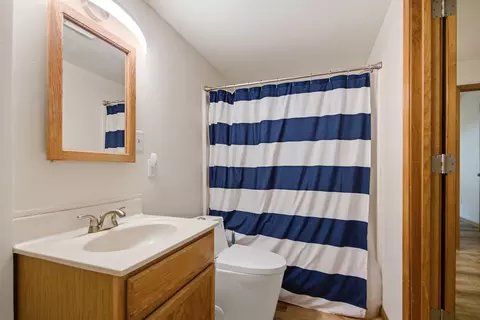 Bath - 409 Cedar Ln, Columbia, MO 65201 photo 3 of 3