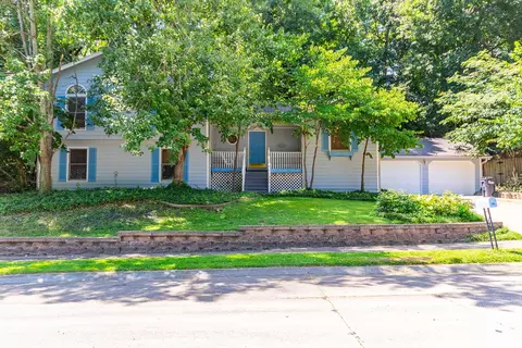 Exterior - 409 Cedar Ln, Columbia, MO 65201 photo 4 of 9
