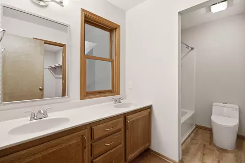 Bath - 409 Cedar Ln, Columbia, MO 65201 photo 2 of 3