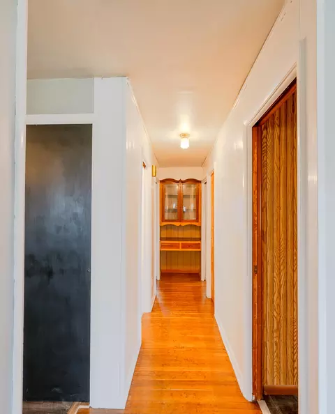 Entry Way - 317 Farror St, Moberly, MO 65270 photo 1 of 2