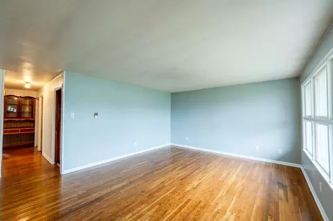 Living - 317 Farror St, Moberly, MO 65270 photo 2 of 2