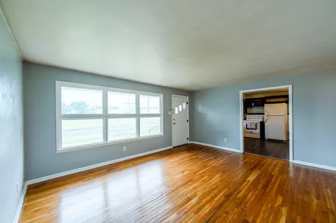 Living - 317 Farror St, Moberly, MO 65270 photo 1 of 2