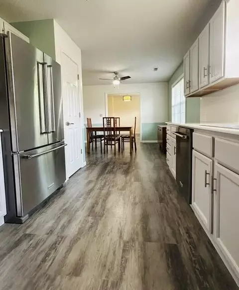 Kitchen - 914 West Ave, Fulton, MO 65251 photo 5 of 5