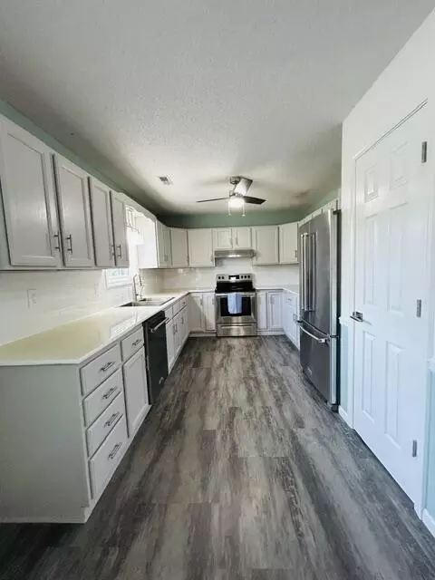 Kitchen - 914 West Ave, Fulton, MO 65251 photo 1 of 5