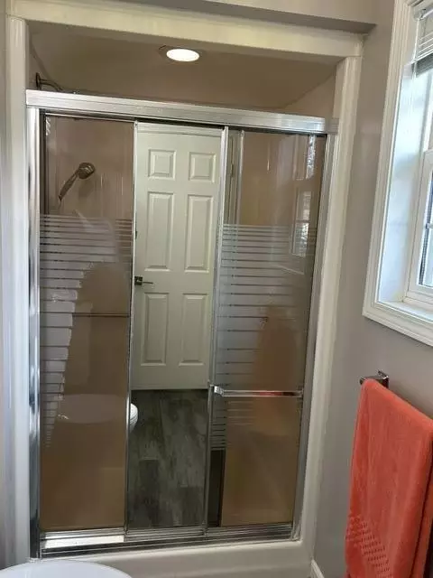 Bath - 914 West Ave, Fulton, MO 65251 photo 1 of 7