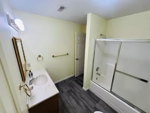 Bath - 914 West Ave, Fulton, MO 65251 photo 5 of 7