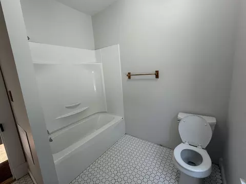 Bath - 614 Howard St, Glasgow, MO 65254 photo 3 of 3