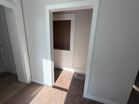 Entry Way - 614 Howard St, Glasgow, MO 65254 photo 3 of 4