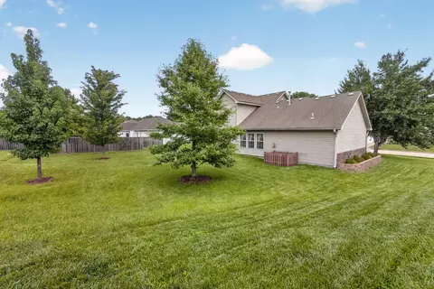 Exterior - 3901 Jungle Tree Dr, Columbia, MO 65202 photo 4 of 6