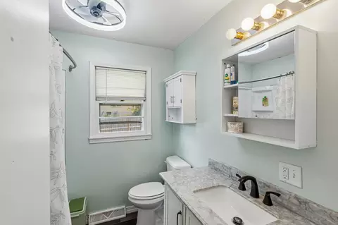Bath - 6 E Reed St, Fulton, MO 65251 photo 1 of 2