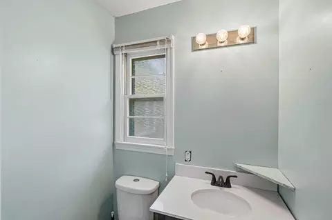 Bath - 6 E Reed St, Fulton, MO 65251 photo 2 of 2
