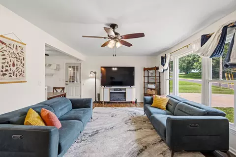 Living - 6 E Reed St, Fulton, MO 65251 photo 2 of 3