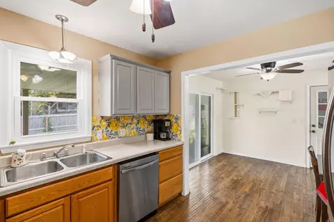 Entry Way - 6 E Reed St, Fulton, MO 65251 photo 2 of 3