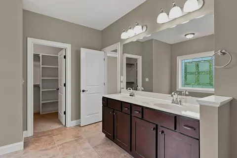 Bath - 4110 Frontgate Dr, Columbia, MO 65203 photo 2 of 6