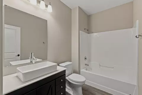 Bath - 4110 Frontgate Dr, Columbia, MO 65203 photo 6 of 6