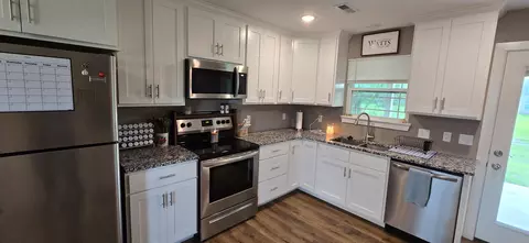 Kitchen - 123 Barkley St, Clark, MO 65243 photo 3 of 4