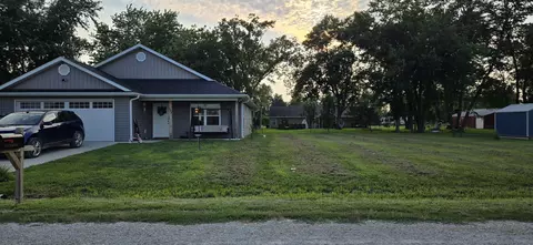 Exterior - 123 Barkley St, Clark, MO 65243 photo 2 of 3