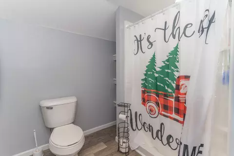 Bath - 636 Farror St, Moberly, MO 65270 photo 3 of 3