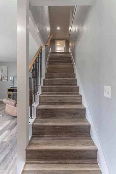 Entry Way - 636 Farror St, Moberly, MO 65270 photo 3 of 5