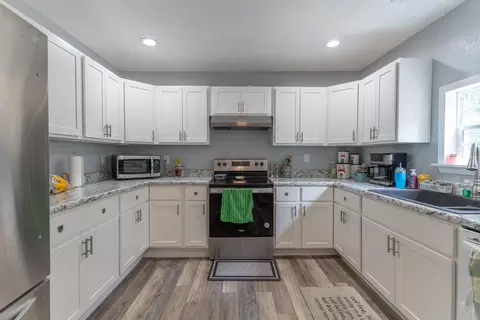 Kitchen - 636 Farror St, Moberly, MO 65270 photo 1 of 1