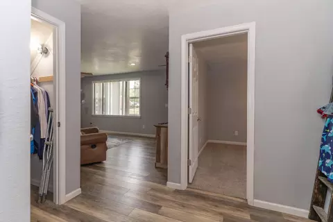Entry Way - 636 Farror St, Moberly, MO 65270 photo 1 of 5
