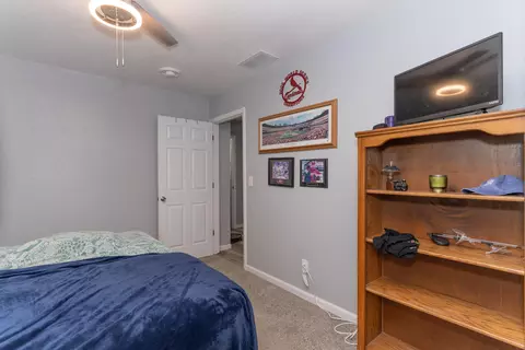 Bedroom - 636 Farror St, Moberly, MO 65270 photo 2 of 3