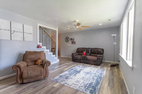 Living - 636 Farror St, Moberly, MO 65270 photo 1 of 1