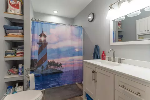 Bath - 636 Farror St, Moberly, MO 65270 photo 1 of 3