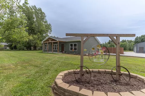 Exterior - 2924 E Benson Rd, Sturgeon, MO 65284 photo 3 of 6