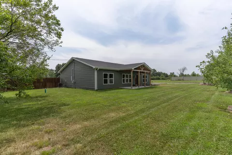 Exterior - 2924 E Benson Rd, Sturgeon, MO 65284 photo 2 of 6