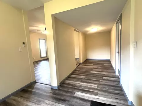 Entry Way - 400 4th St, Pilot Grove, MO 65276 photo 2 of 6