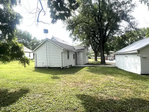 Exterior - 400 4th St, Pilot Grove, MO 65276 photo 6 of 12