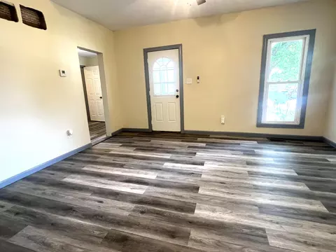 Living - 400 4th St, Pilot Grove, MO 65276 photo 3 of 4