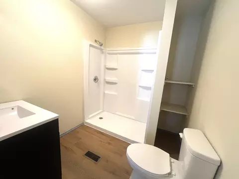 Bath - 400 4th St, Pilot Grove, MO 65276 photo 1 of 4