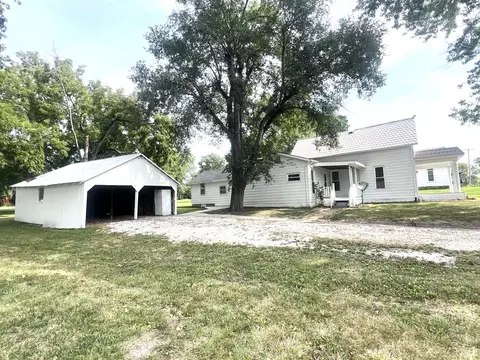 Exterior - 400 4th St, Pilot Grove, MO 65276 photo 3 of 12