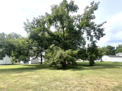 Exterior - 400 4th St, Pilot Grove, MO 65276 photo 11 of 12