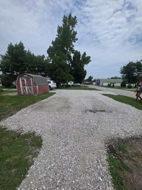 209 Salling St, Perry, MO 63462 photo 15