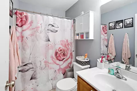 Bath - 6 Amazon Dr, Columbia, MO 65202 photo 1 of 2