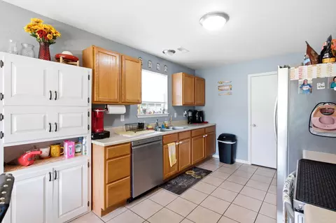 Kitchen - 6 Amazon Dr, Columbia, MO 65202 photo 1 of 1
