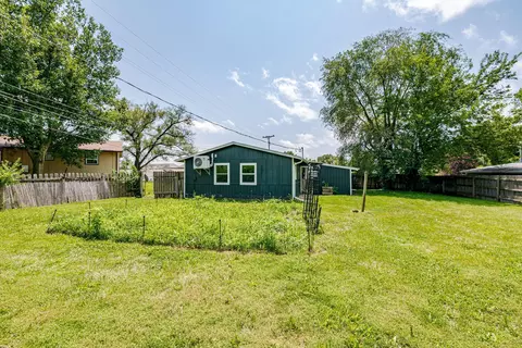Exterior - 325 E Clearview Dr, Columbia, MO 65202 photo 4 of 5