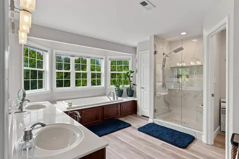 Bath - 4309 Champlain Ct, Columbia, MO 65203 photo 1 of 6