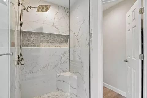Bath - 4309 Champlain Ct, Columbia, MO 65203 photo 4 of 6