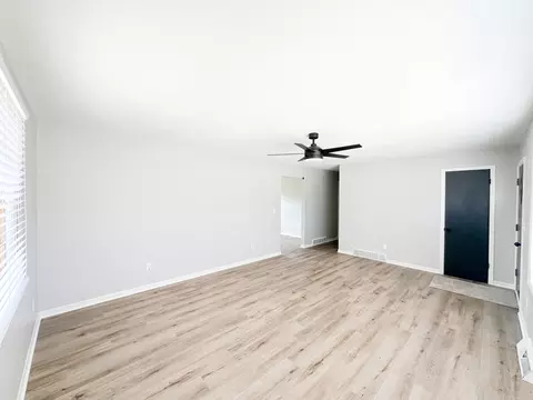 Living - 1007 Sioux Dr, Fulton, MO 65251 photo 2 of 2