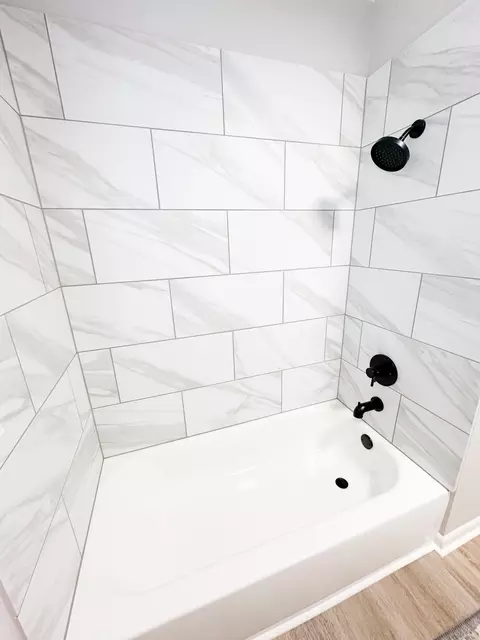 Bath - 1007 Sioux Dr, Fulton, MO 65251 photo 2 of 2
