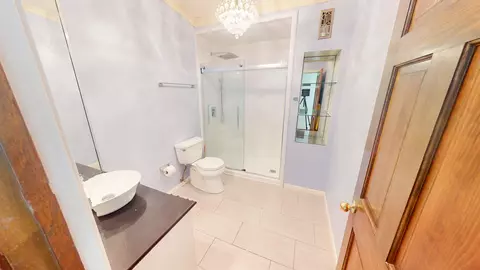 Bath - 1201 S Johnmeyer Ln, Columbia, MO 65203 photo 2 of 7