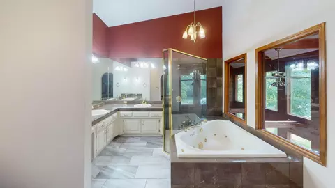Bath - 1201 S Johnmeyer Ln, Columbia, MO 65203 photo 6 of 7