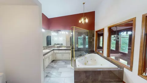 Bath - 1201 S Johnmeyer Ln, Columbia, MO 65203 photo 3 of 7